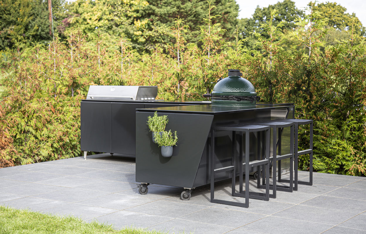 Vlaze Outdoor Kitchen Cabinetry